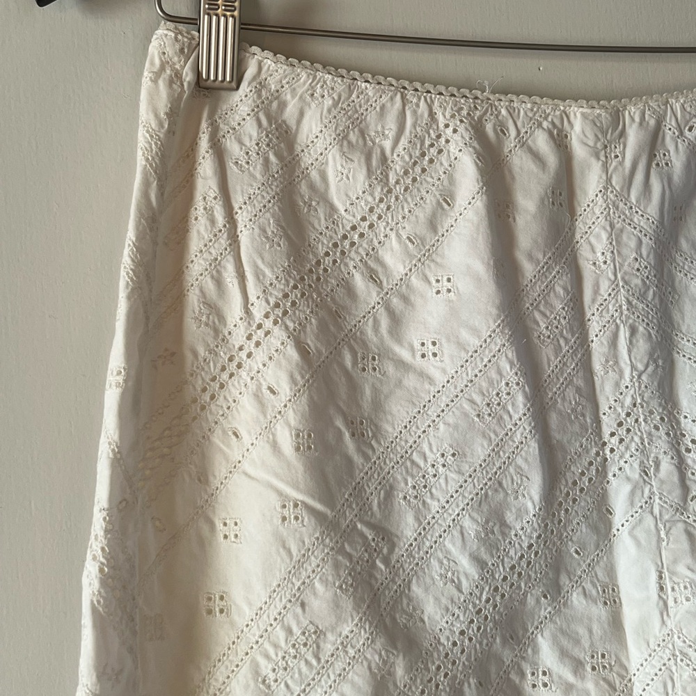 ABERCROMBIE AND FITCH Vintage cotton white eyelet skirt. Medium. - Picture 2 of 4